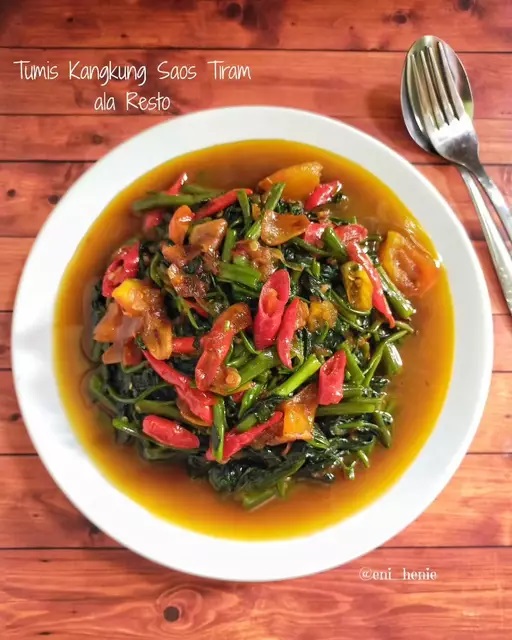 Resep Tumis Kangkung Saus Tiram - Orami Recipes